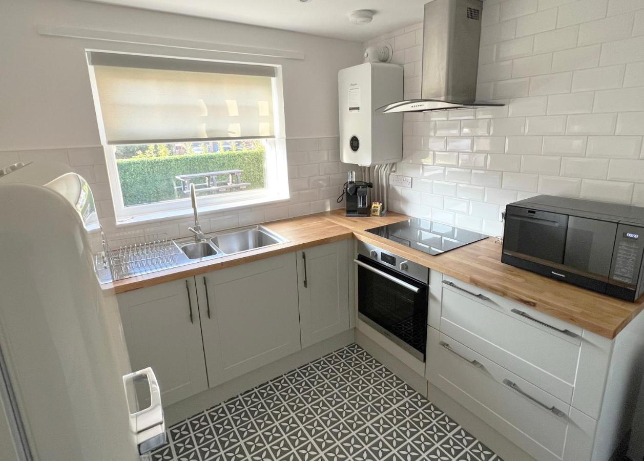 1 Bed / 1 Sofa Bed 'Scandi' Style Ground Floor Apartment Yeovil Exterior photo